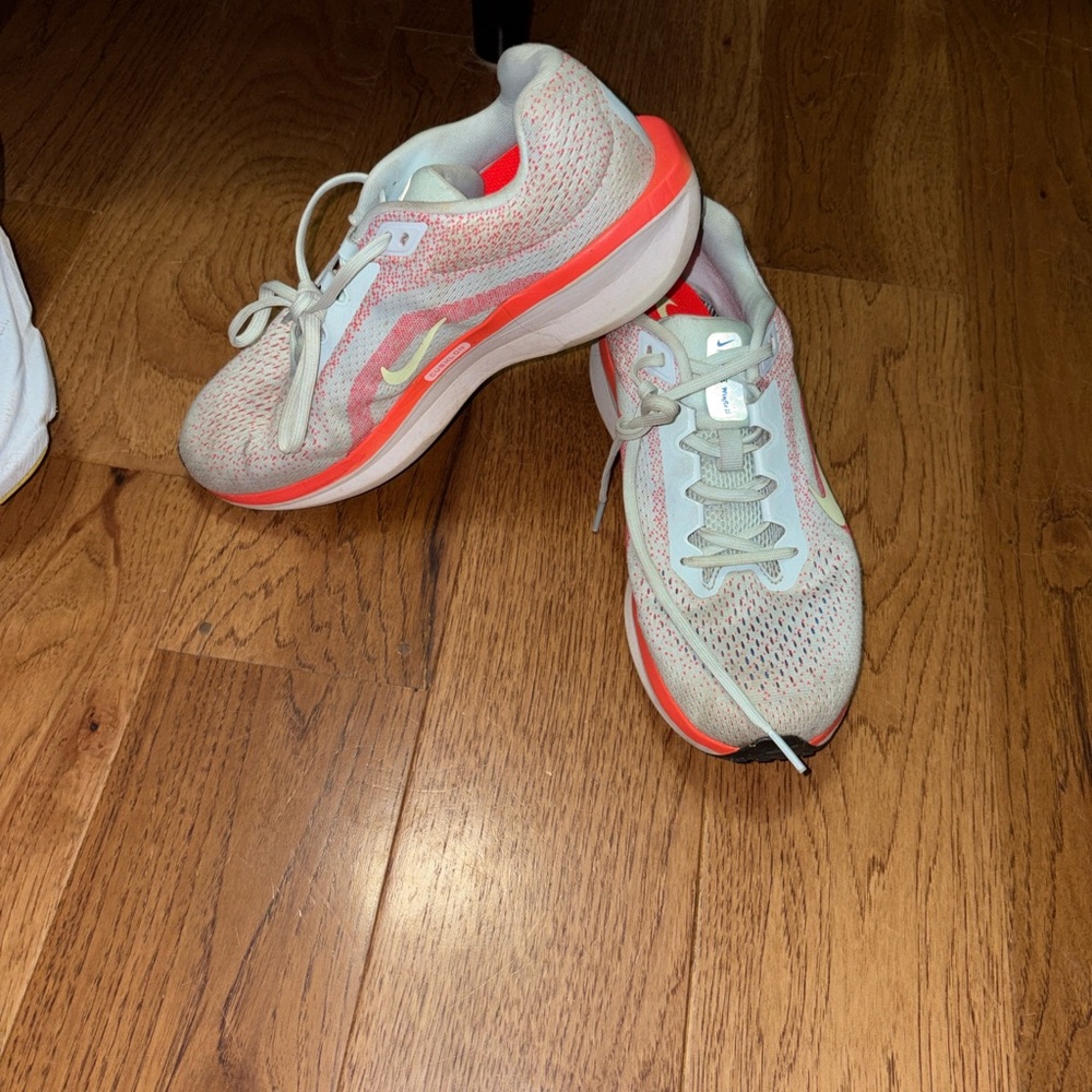 Nike  Women's Winflo 11 Running Shoes size 9